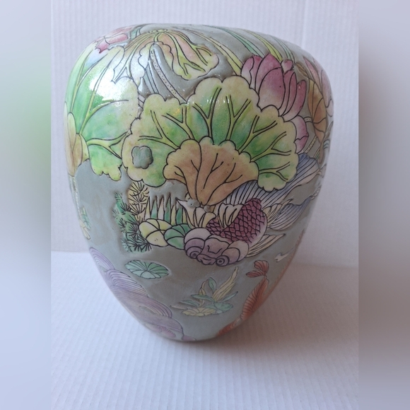 Vintage Macau Handpainted Porcelain Floral and Koi Vase - Picture 7 of 7